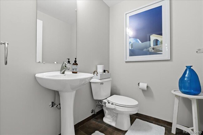 Building Photo - 432 S Washington Ave