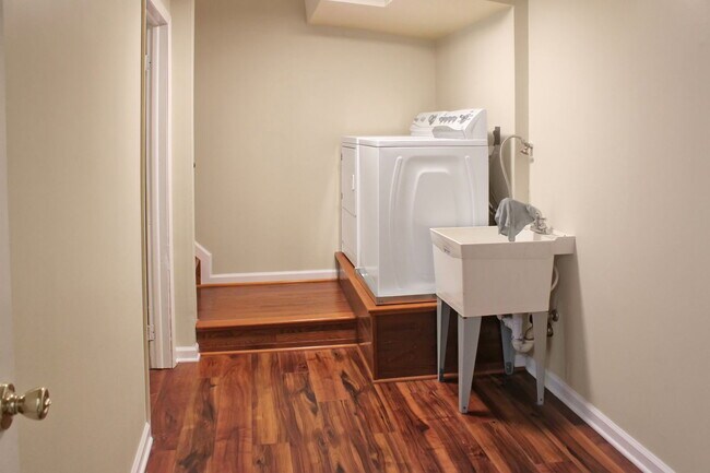Building Photo - 3032 Churchill Ct