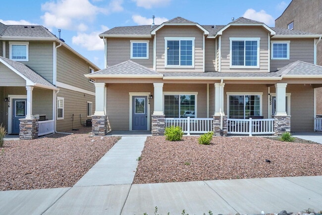 Primary Photo - Modern Townhome with Central A/C, 2-Car Ga...