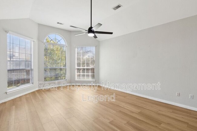 Building Photo - 8012 Greenwood Dr