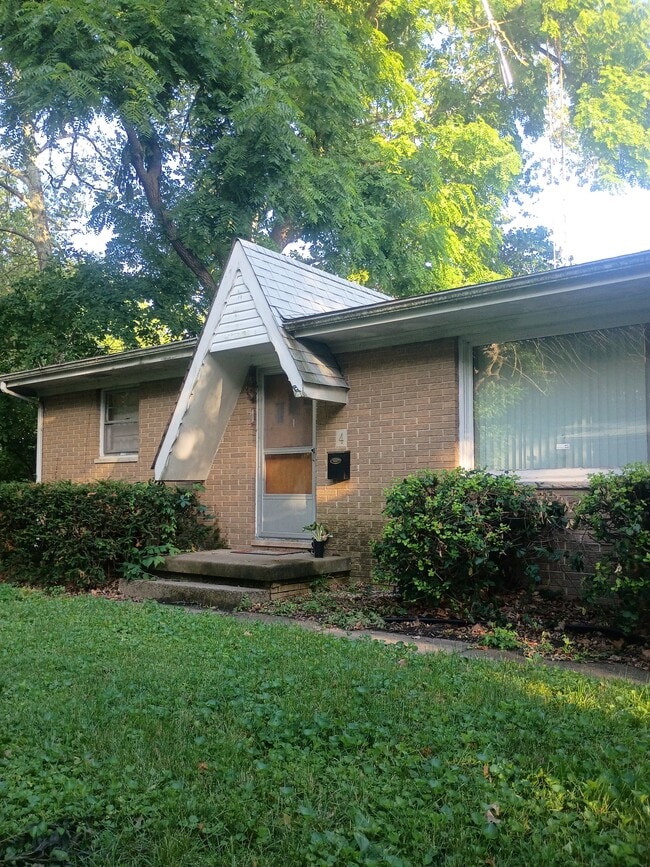 Building Photo - 1107 W Maple Ave S