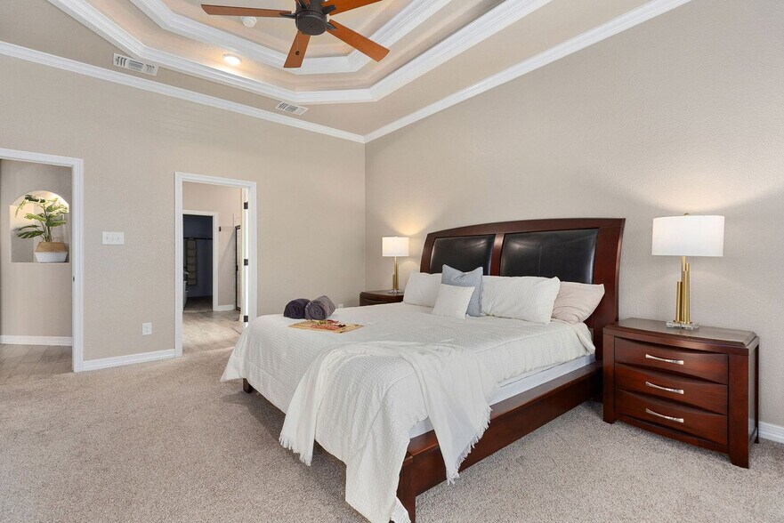 Building Photo - 2026 Henrietta Ave