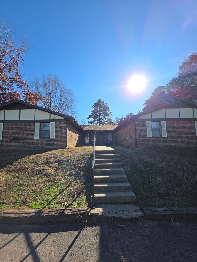 Building Photo - 1009-1023 W. 12TH