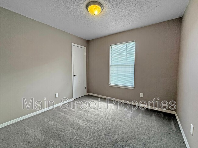 Building Photo - 7524 Sandy Creek Dr