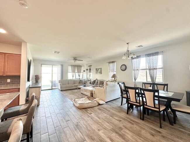 Building Photo - 16492 W Caldwell St