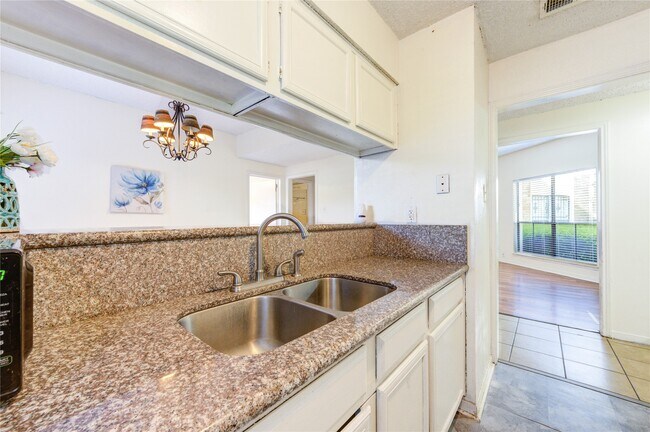 Building Photo - 3741 Thistlemont Dr