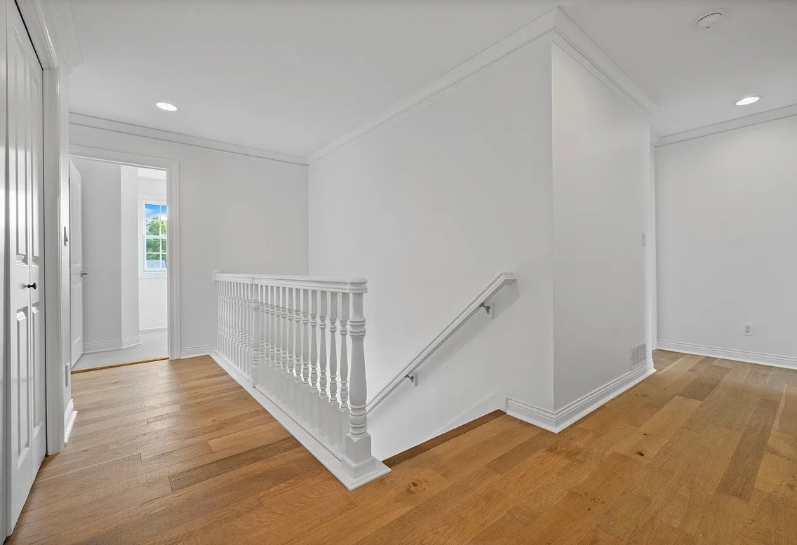 Building Photo - 5583 Beechwood Ter