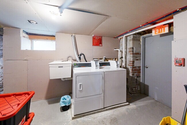 Building Photo - 7 Estella St