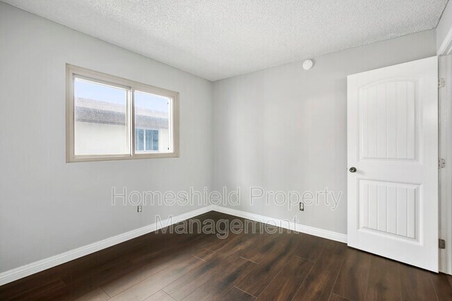 Building Photo - 4098 Valeta St