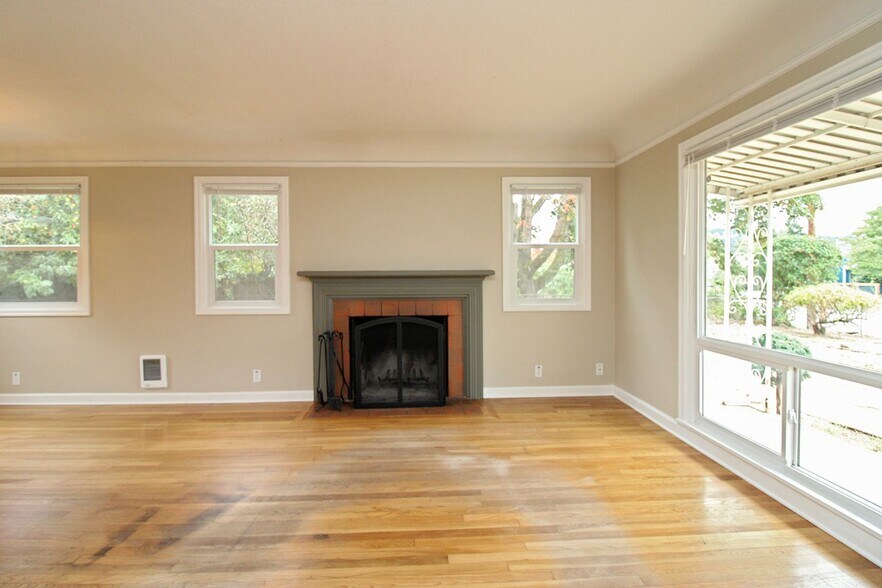 Building Photo - 7805 SE Flavel St