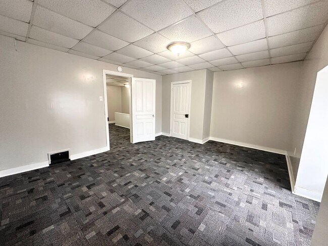 Building Photo - 638 W Philadelphia St