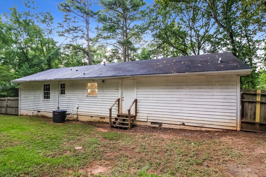 Building Photo - 30 Hidden Pines Dr