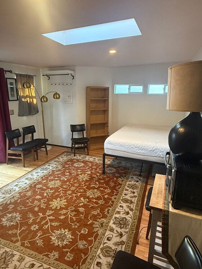 Building Photo - Better an a 3 Bedroom - 2 Bed House with a Studio