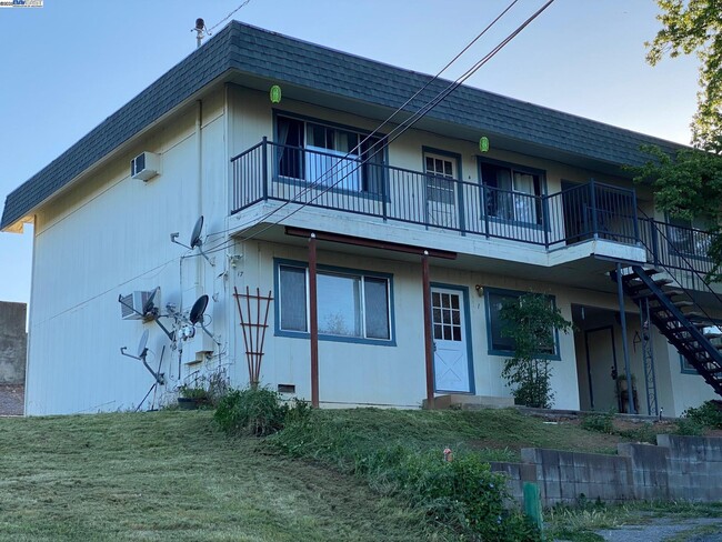 Building Photo - 17 Raggio Rd