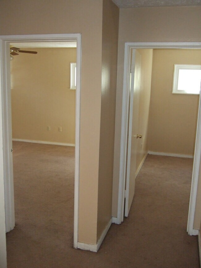 Building Photo - 626 Meadowview Dr