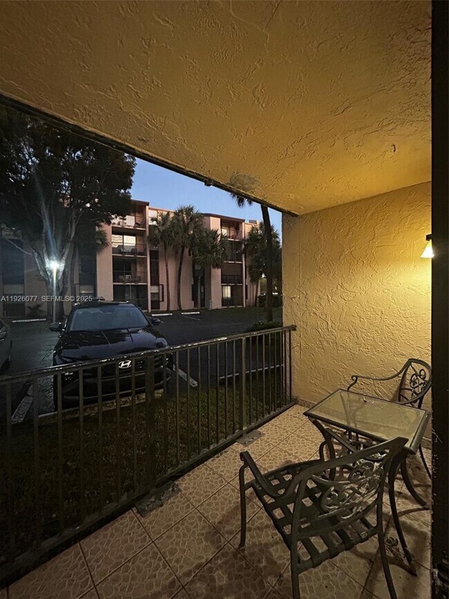 Building Photo - 14311 N Kendall Dr