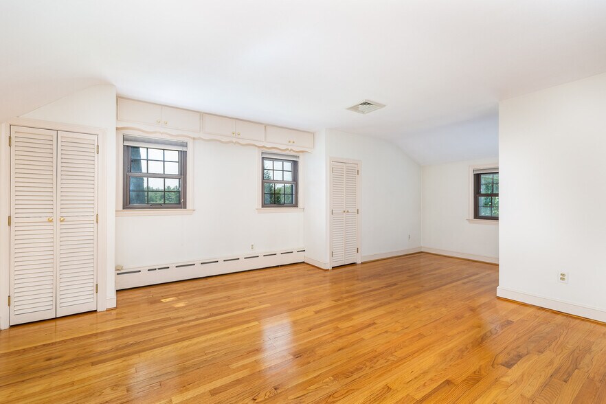 Building Photo - 171 Silver St