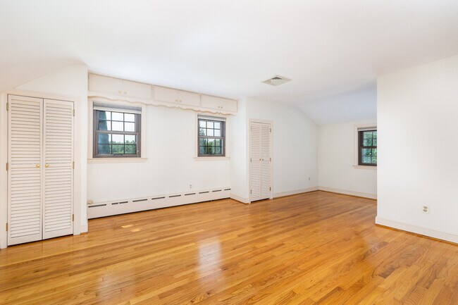 Building Photo - 171 Silver St