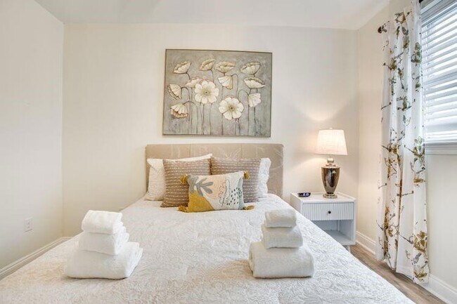 Building Photo - 2102 Philip St