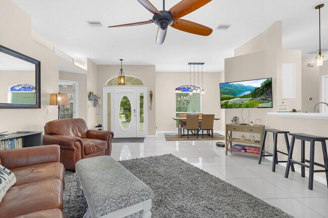 Building Photo - 308 A St