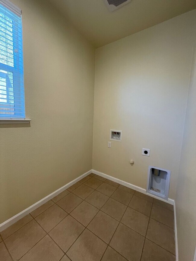 Building Photo - Beautiful Folsom Ranch Home