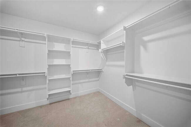 Building Photo - 951 Moksha St