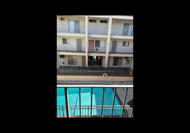 Building Photo - 6841 Coldwater Canyon Ave