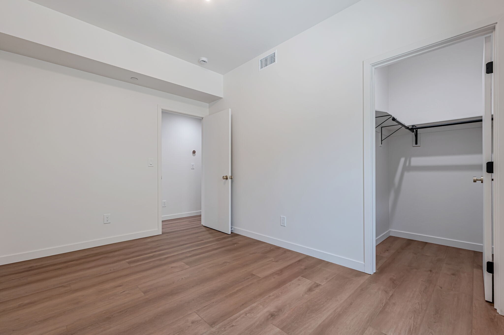 Building Photo - 416 S Ave 56