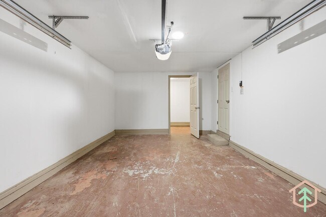 Building Photo - 2004 SE 143rd Ave