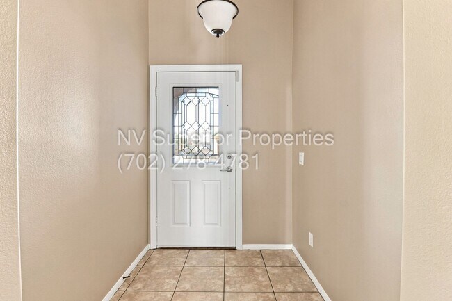 Building Photo - SE!! Stallion Mountain!! Gated!!! Single Story Home!! No Carpets!!! Covered patio!! Water Conditi...