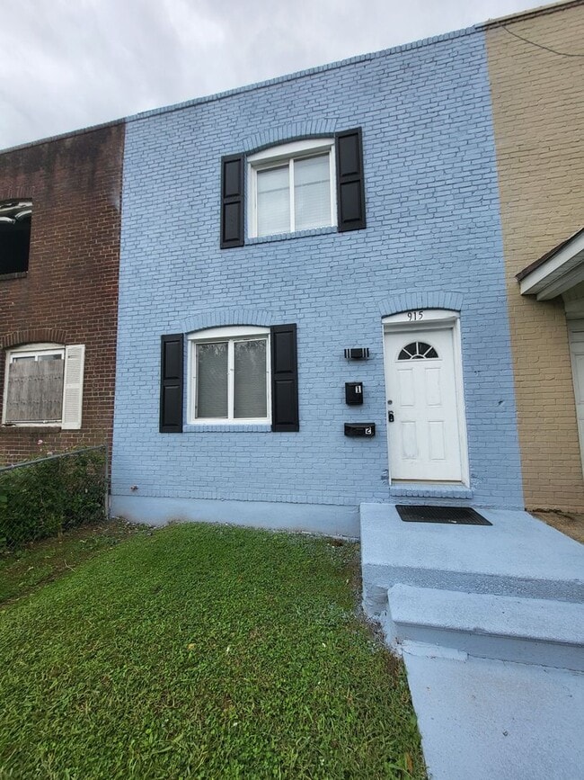 Building Photo - 915 Jack St