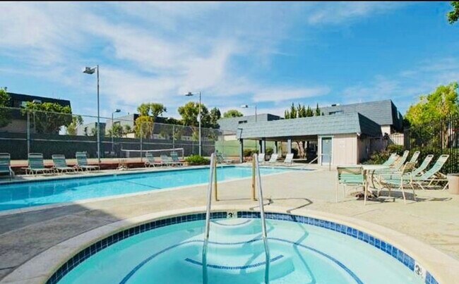 Building Photo - 18550 Hatteras St