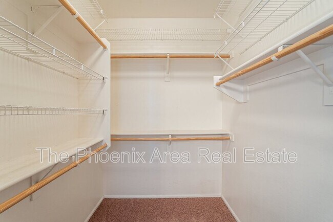 Building Photo - 44415 W Knauss Dr