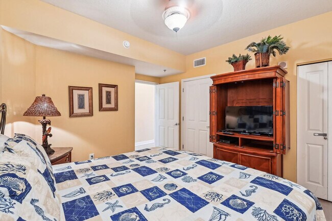 Building Photo - 9900 S Thomas Dr