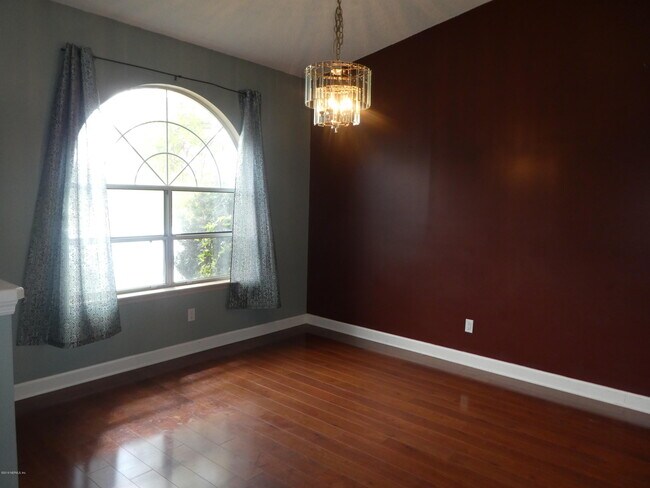 Building Photo - 8804 Ivymill Pl N