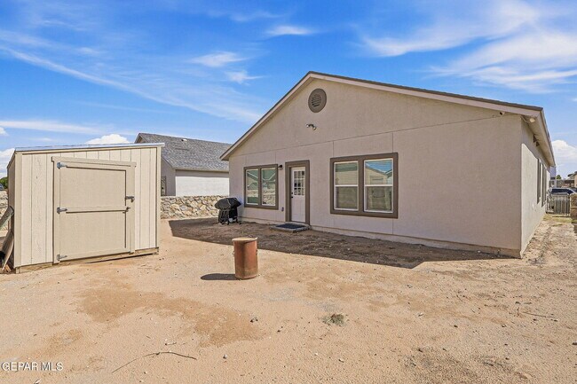 Building Photo - 14905 Tierra Escape Ave