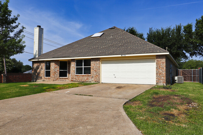 Building Photo - 3306 Lake Highlands Dr