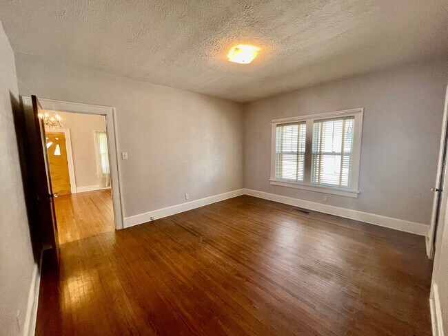 Building Photo - Charming 2-Bedroom Home with Hardwood Floors & Private Driveway!