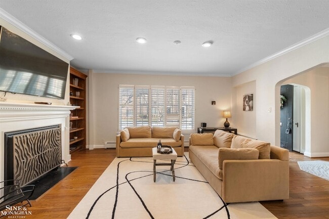 Building Photo - 476 St Clair Ave