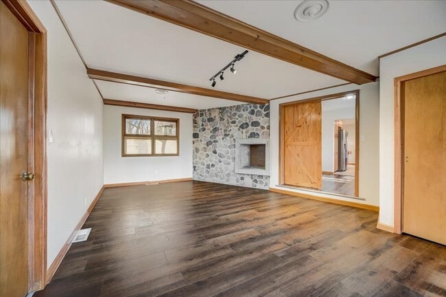 Building Photo - Spacious Elm Grove 3BR/2BA Ranch Single Fa...