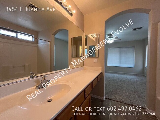 Building Photo - Lovely Gilbert Home!