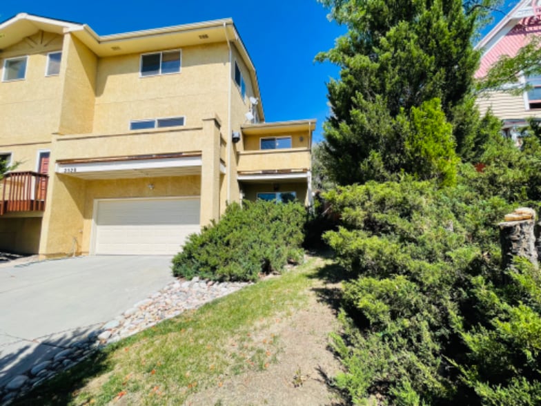 Building Photo - 2428 W Pikes Peak Ave