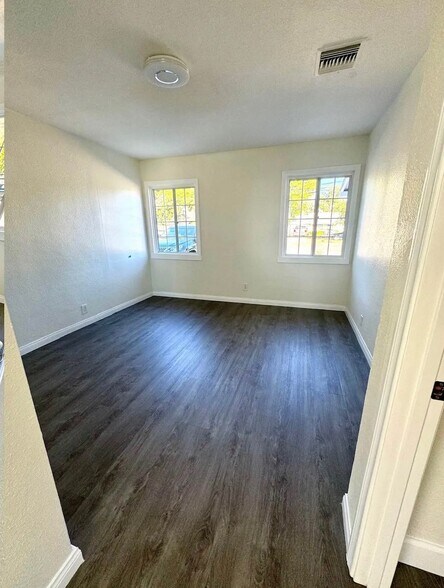 Building Photo - 7015 De Celis Pl