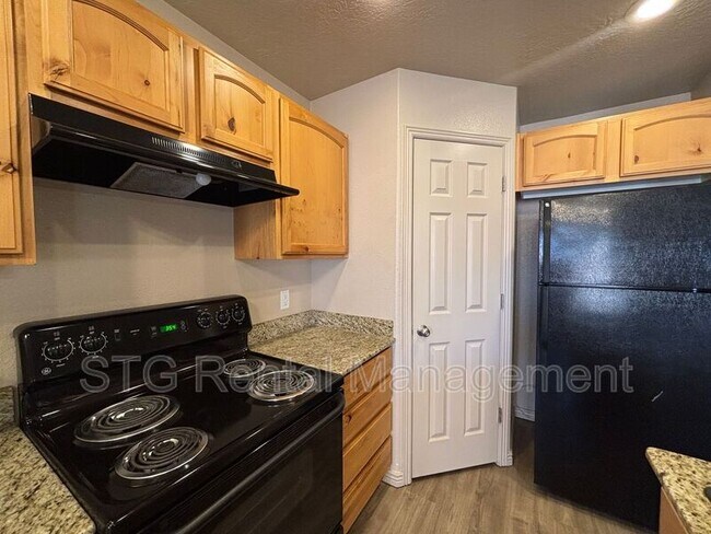 Building Photo - 3155 S Hidden Valley Dr