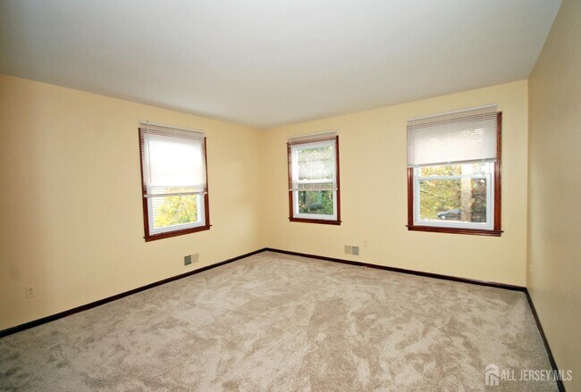 Building Photo - 6 Heather Ln