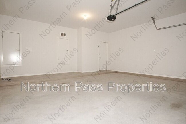 Building Photo - 10161 Red Vly