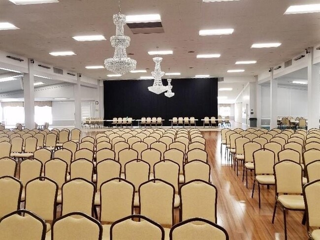 Building Photo - 452 Durham O