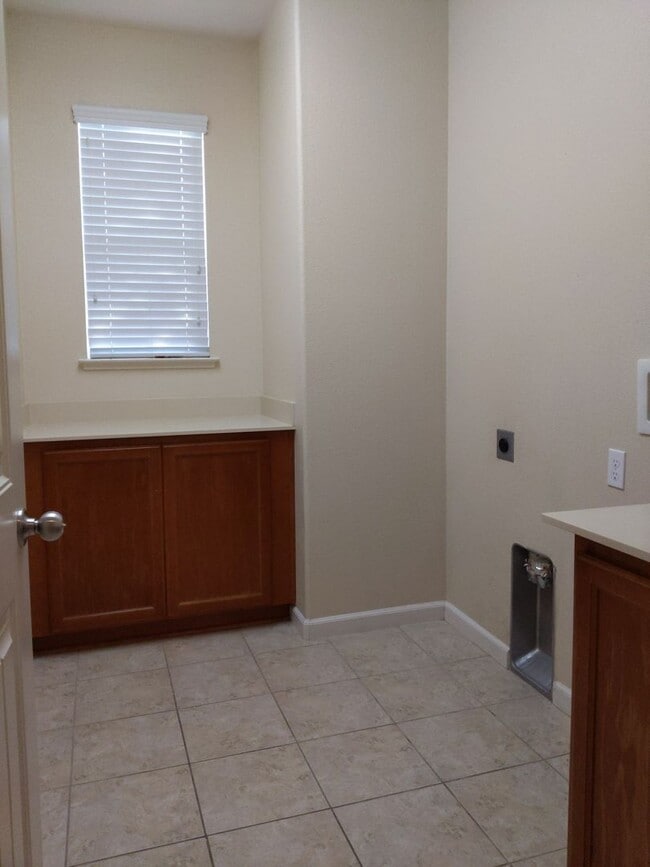 Building Photo - North Vacaville Location!