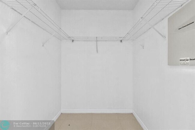 Building Photo - 16699 Collins Ave