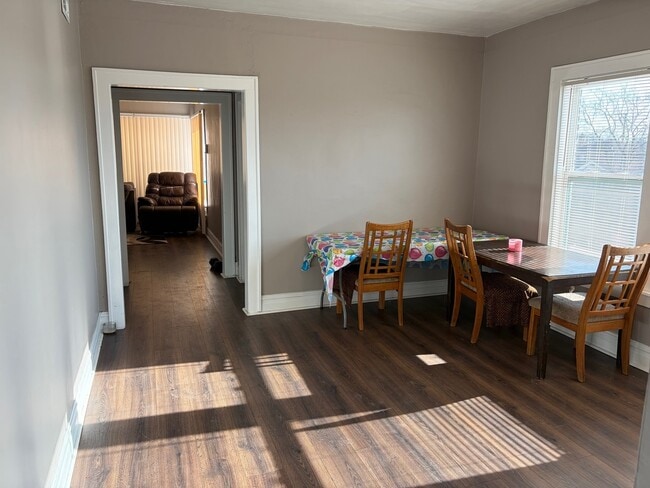 Building Photo - 10226 S Vernon Ave